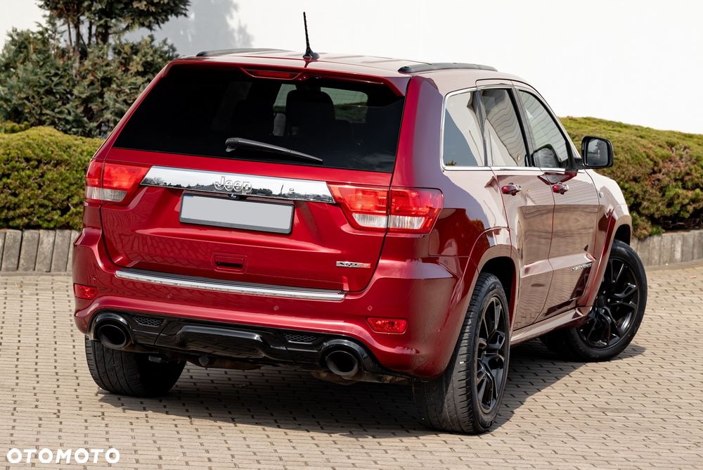 Jeep Grand Cherokee SRT8 - 12