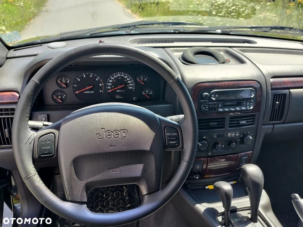Jeep Grand Cherokee - 12