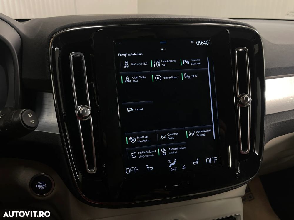Volvo XC 40 B4 AT8 AWD Mild Hybrid Momentum Pro - 17