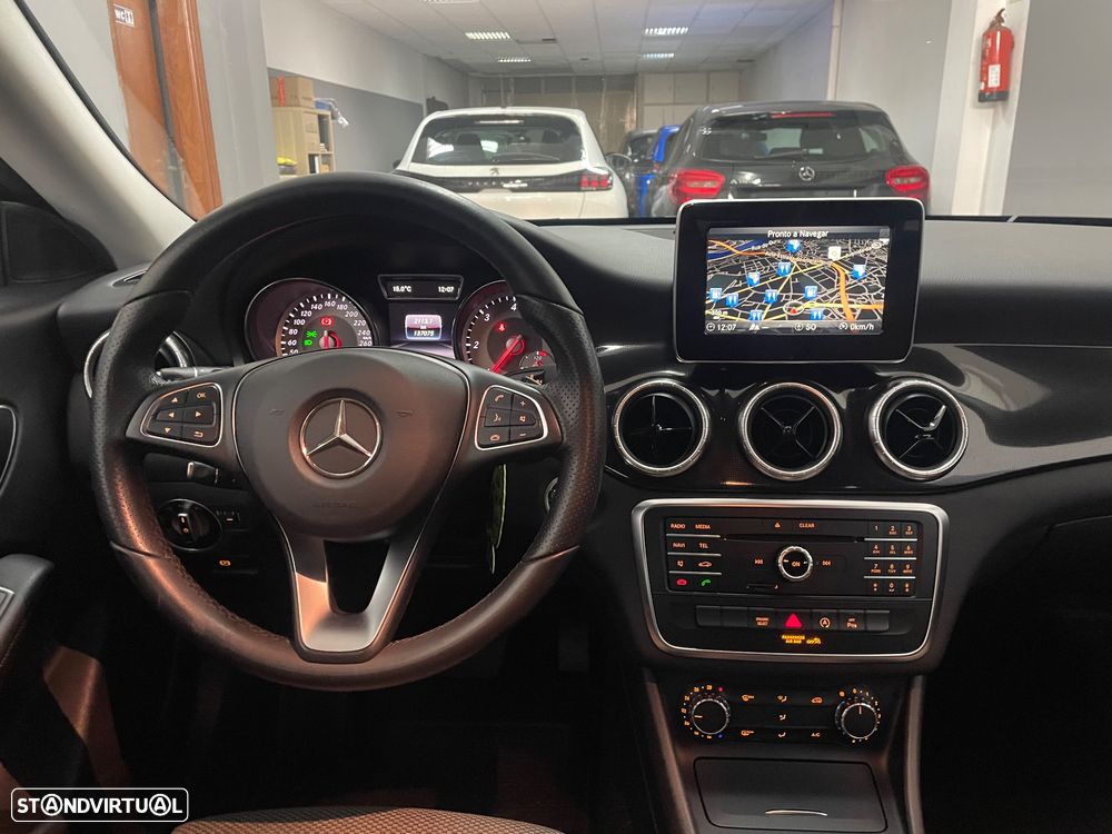 Mercedes-Benz CLA 180 d Shooting Brake Urban Aut. - 29