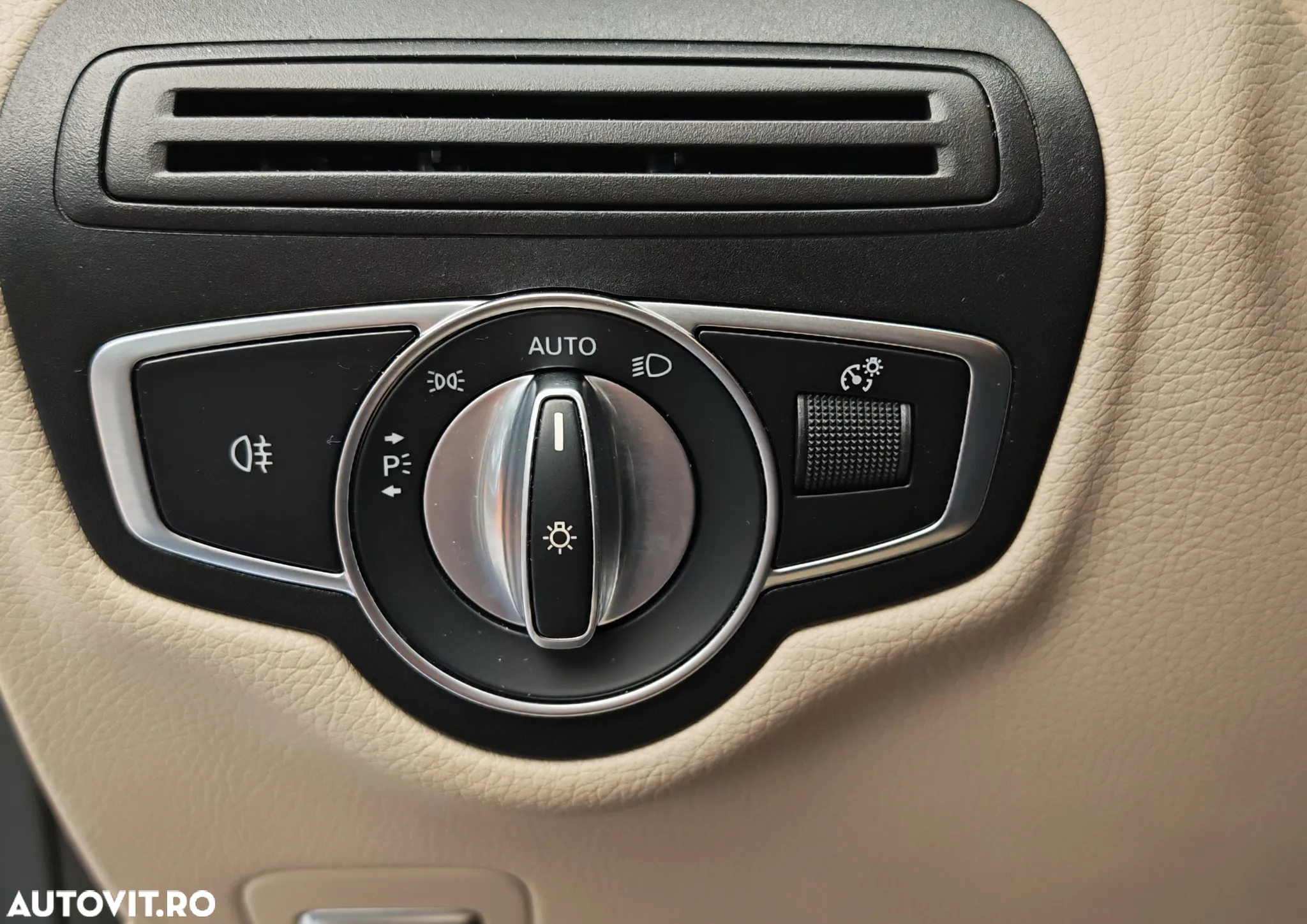 Mercedes-Benz GLC 300 d 4MATIC - 38