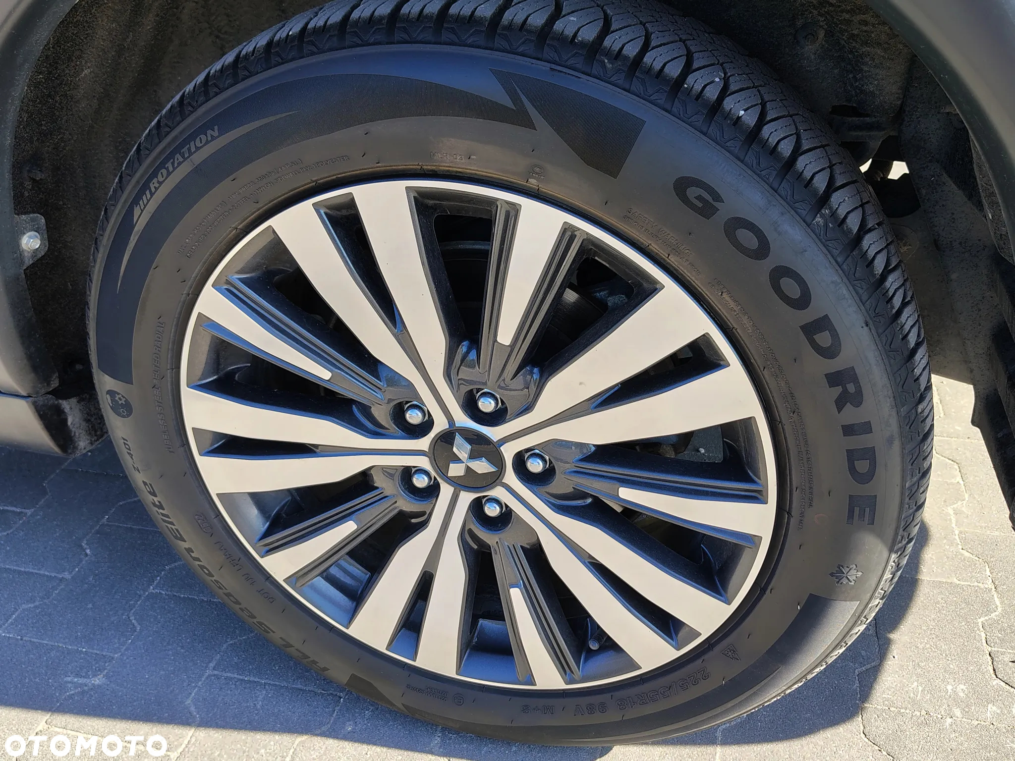 Mitsubishi Outlander 2.4 4WD CVT Instyle - 16