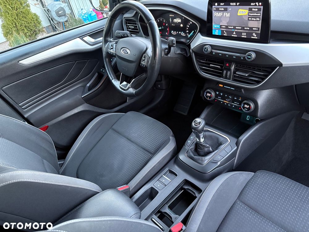 Ford Focus 1.0 EcoBoost Titanium X - 11