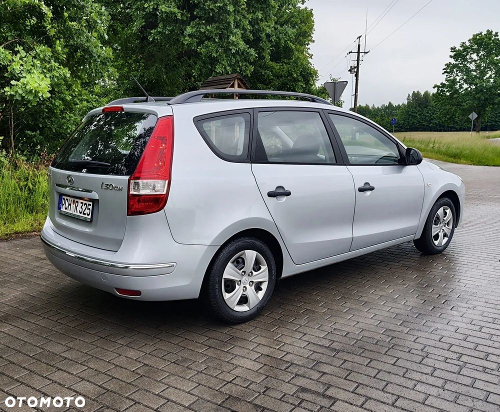 Hyundai i30 1.4 Base + - 11