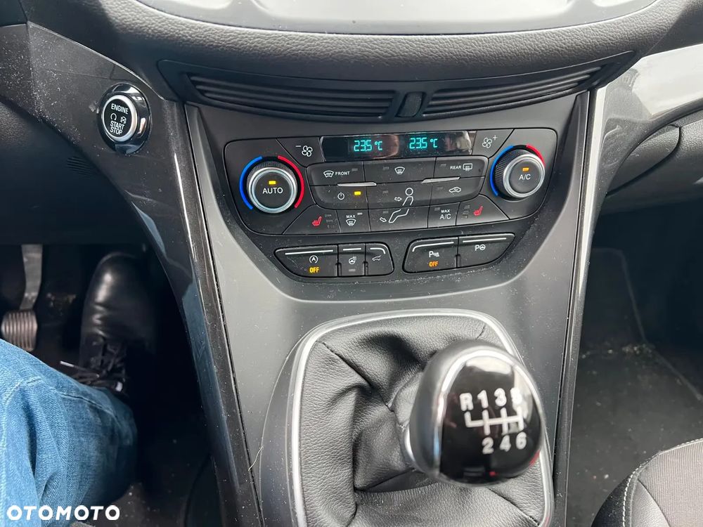 Ford Kuga 1.5 EcoBoost 2x4 Titanium - 20