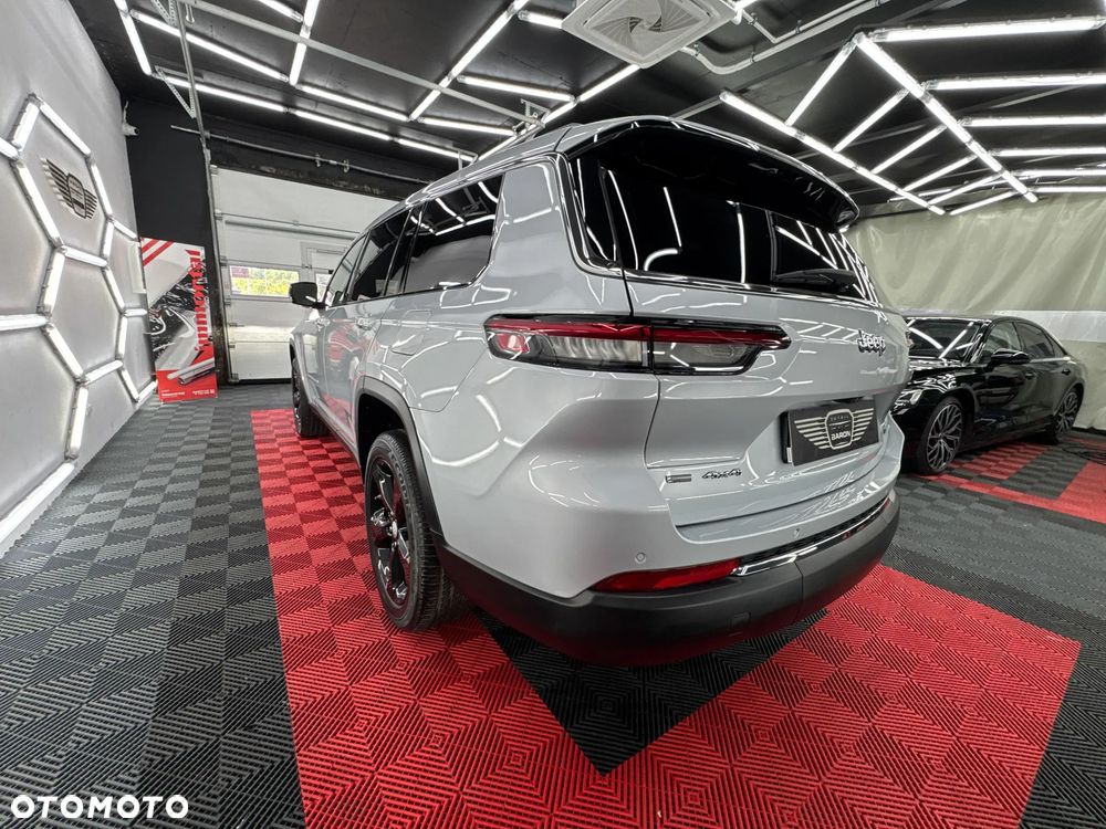 Jeep Grand Cherokee - 28