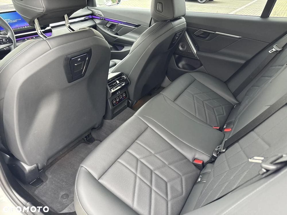 BMW Seria 5 530e xDrive PHEV - 27