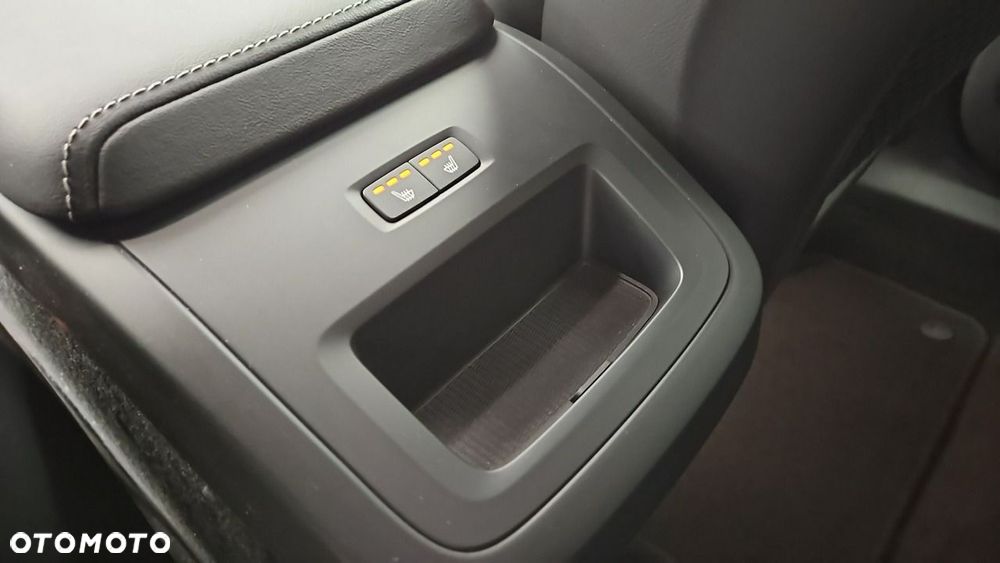 Volvo XC 60 B4 D AWD Plus Dark - 21