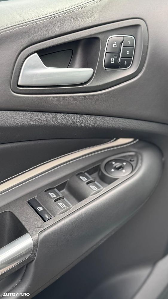 Ford Kuga 2.0 TDCi 4WD Powershift Vignale - 21