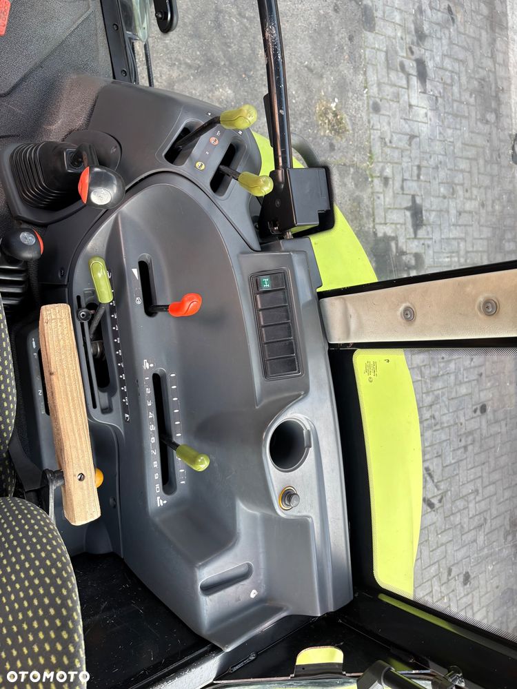 Claas Axos 310 + ładowacz - 10