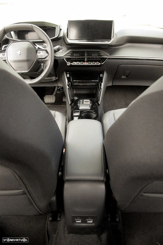 Peugeot 2008 1.2 PureTech Allure Pack EAT8 - 26