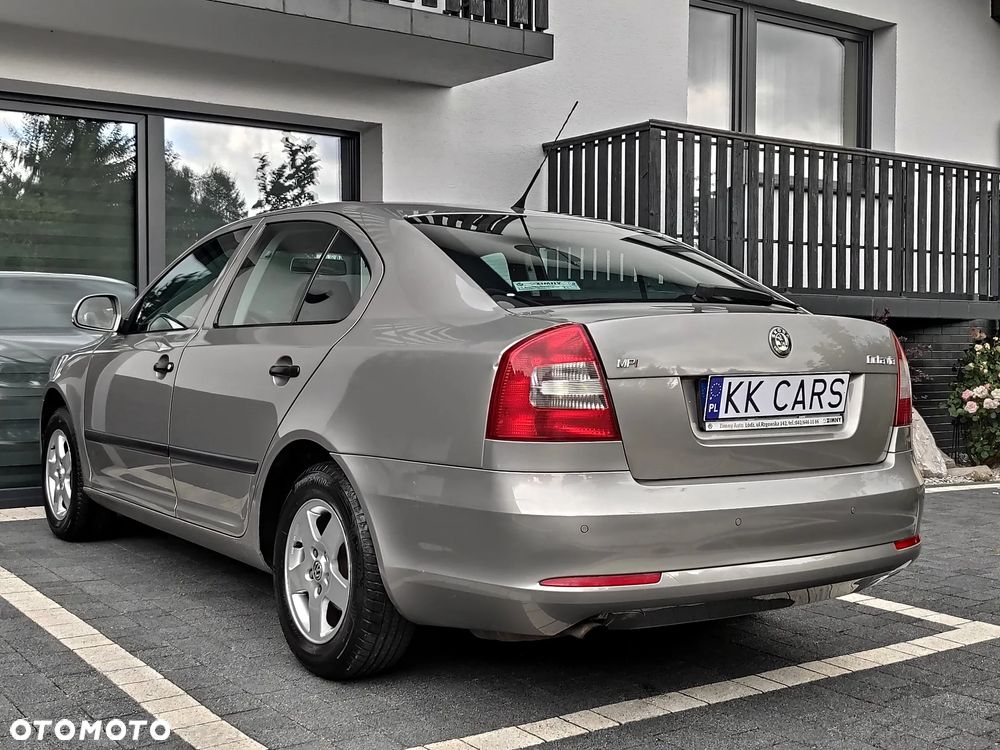 Skoda Octavia 1.6 Ambiente - 5