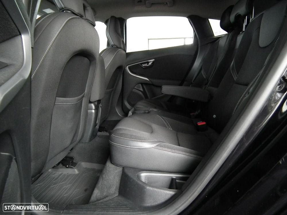 Volvo V40 2.0 D3 Momentum - 11