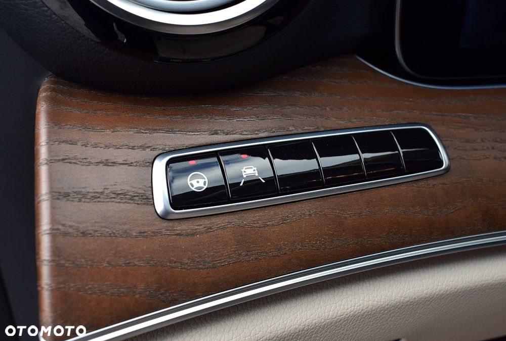 Mercedes-Benz Klasa E 400 4Matic 9G-TRONIC Avantgarde - 18