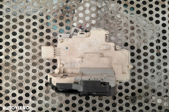 Broasca usa spate stanga 8E0839015AA Audi A4 B7  [din 2004 pana  2008 - 3