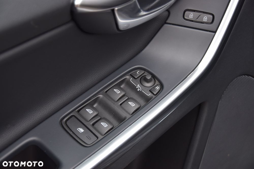 Volvo XC 60 D4 AWD Summum - 17