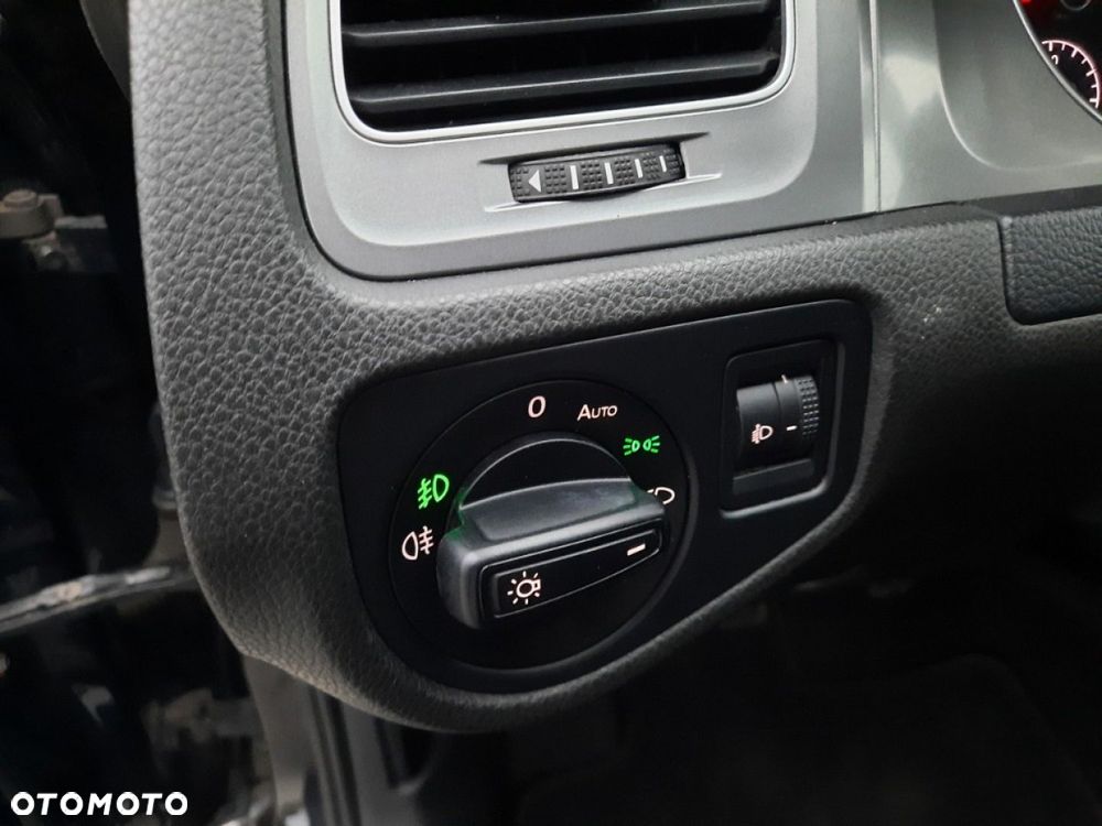 Volkswagen Golf - 23