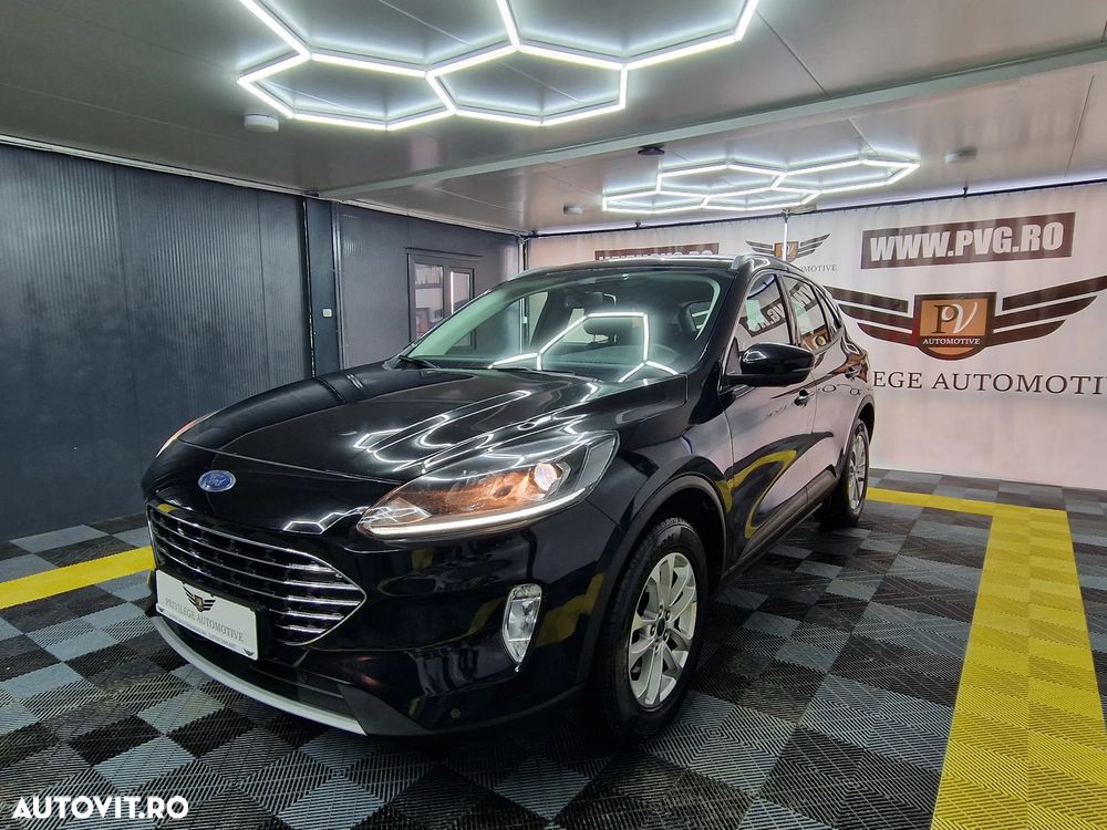 Ford Kuga 2.5 Duratec FHEV 4x4 TITANIUM