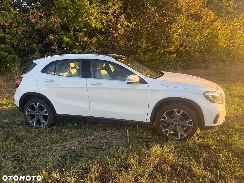 Mercedes-Benz GLA 200 Urban - 2