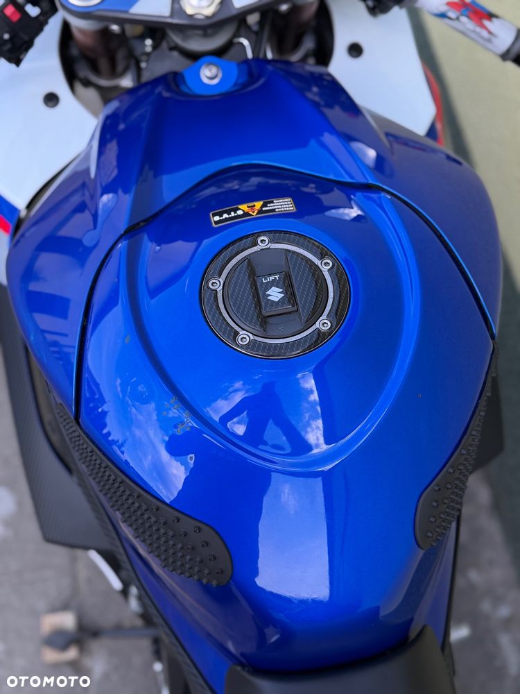 Suzuki GSX-R - 35
