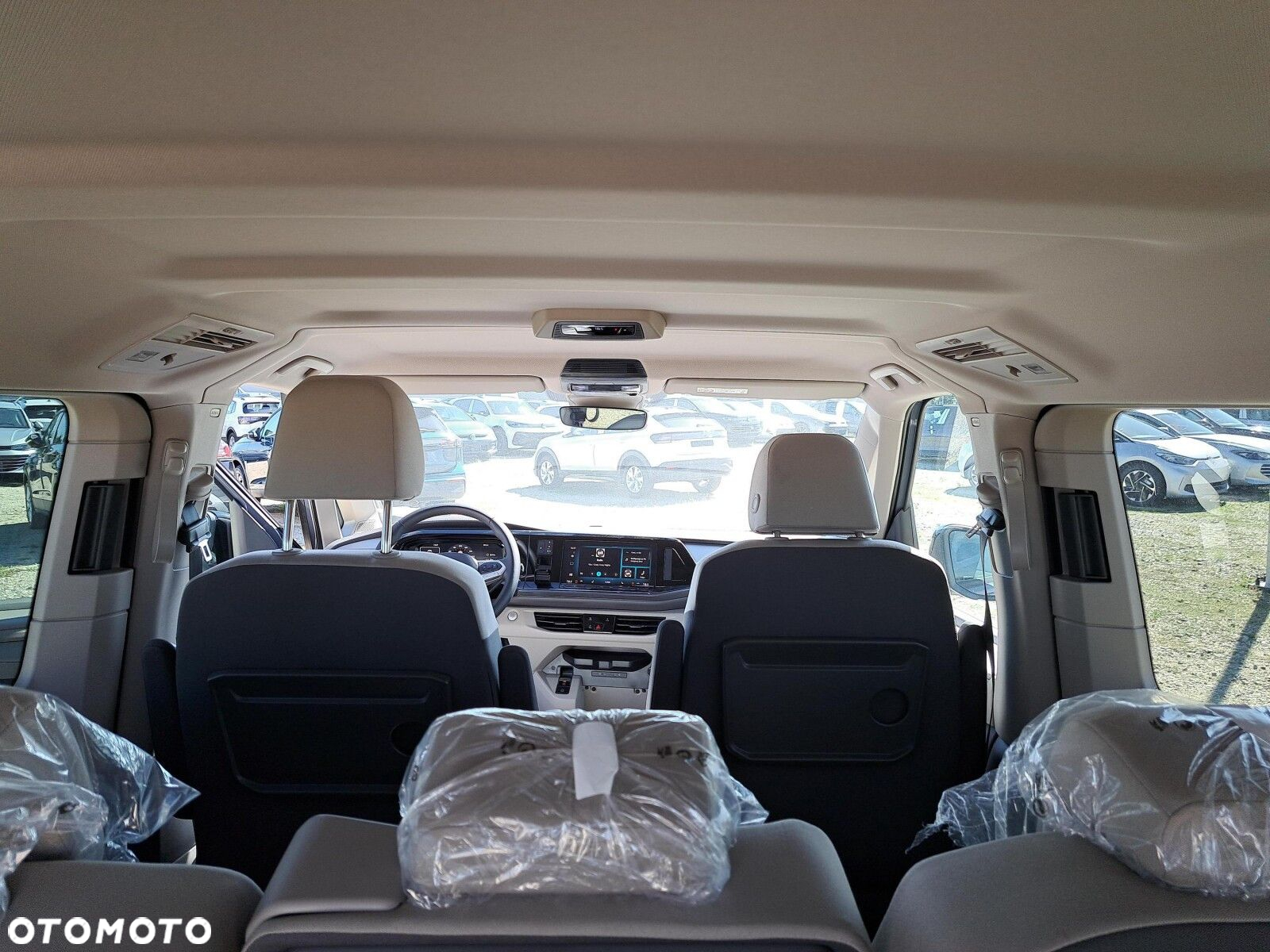 Volkswagen multivan Family L2 silnik: 2,0 l TDI SCR 150 KM / skrzynia biegów: 7-biegowa DSG rozstaw osi: 3124 mm - 22