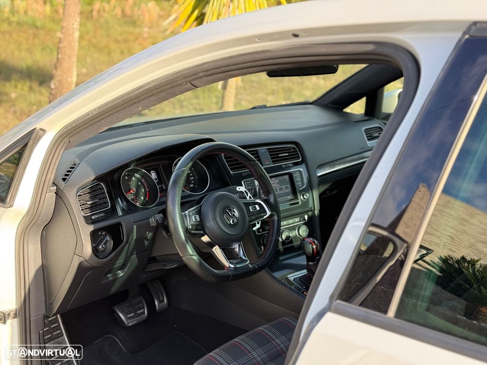 VW Golf 2.0 TSi GTi DSG Performance - 11