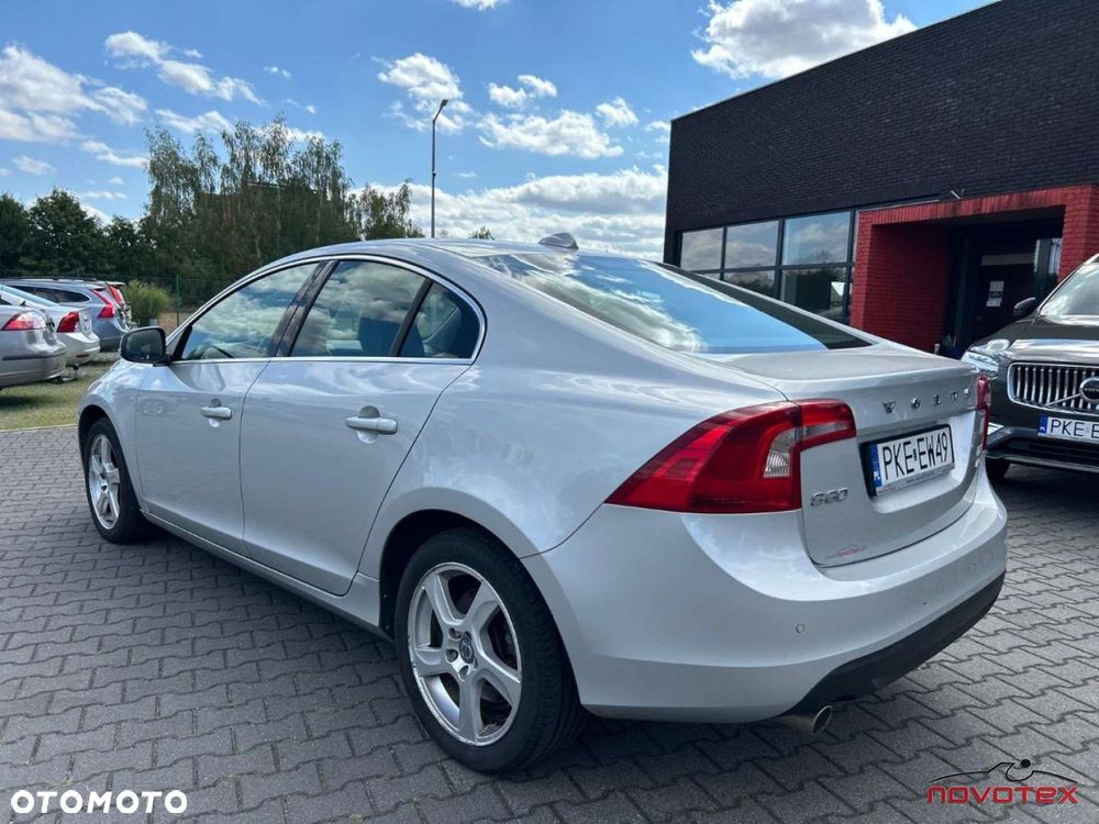 Volvo S60 D5 AWD Geartronic Summum - 4