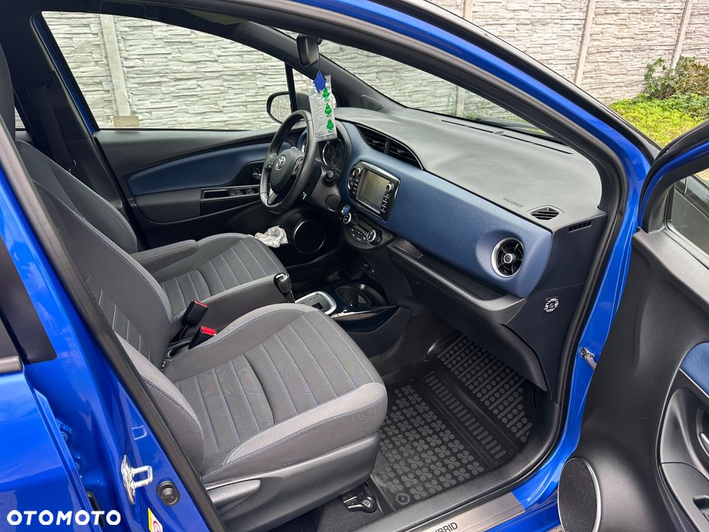 Toyota Yaris Hybrid 100 Selection - 18
