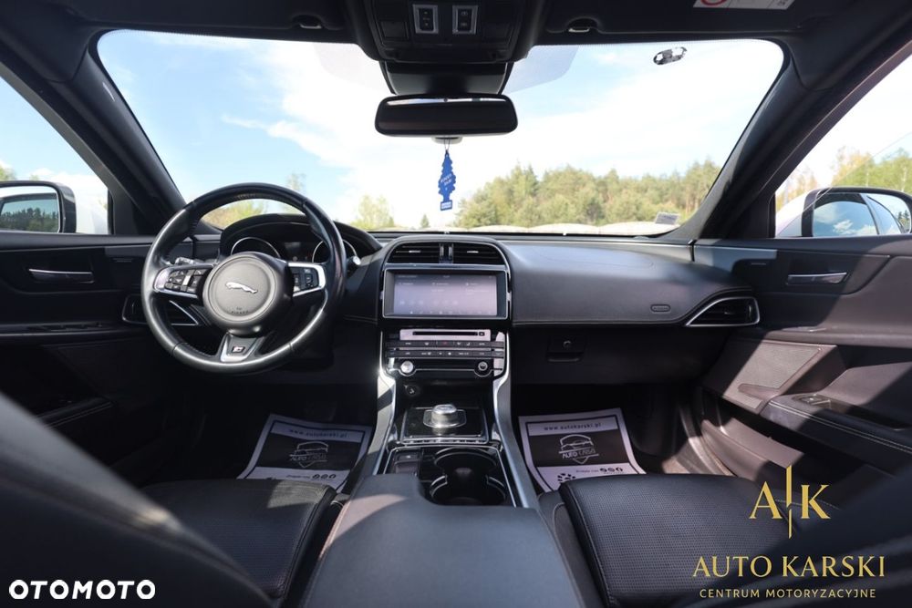 Jaguar XE - 40