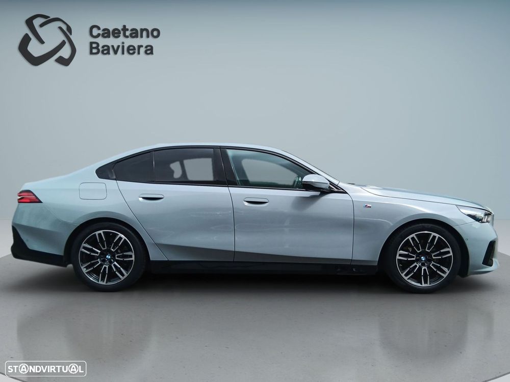 BMW 520 d Pack Desportivo M - 8