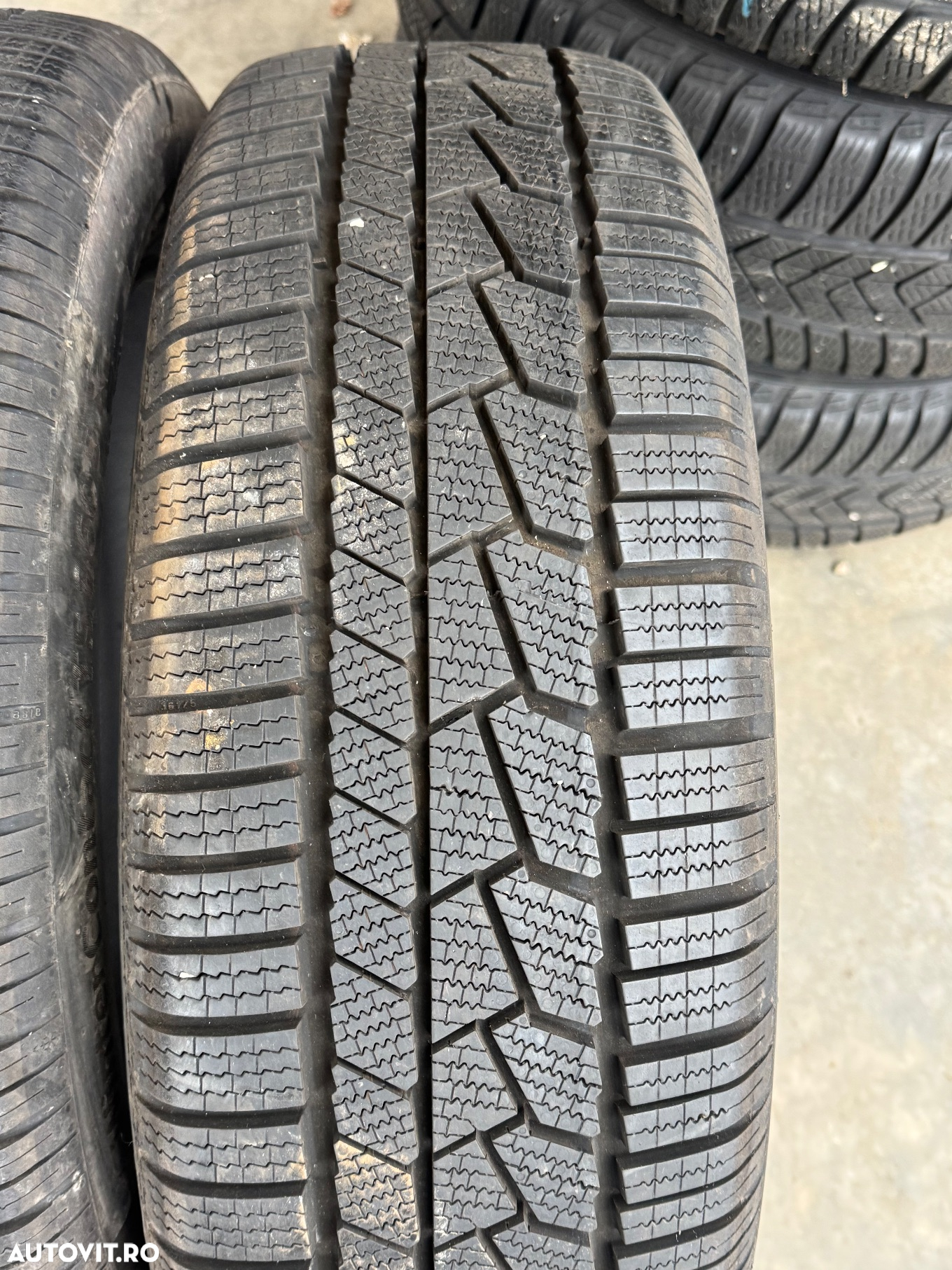 Vând 2 anvelope 205/60/18 continental de iarnă ca noi - 2