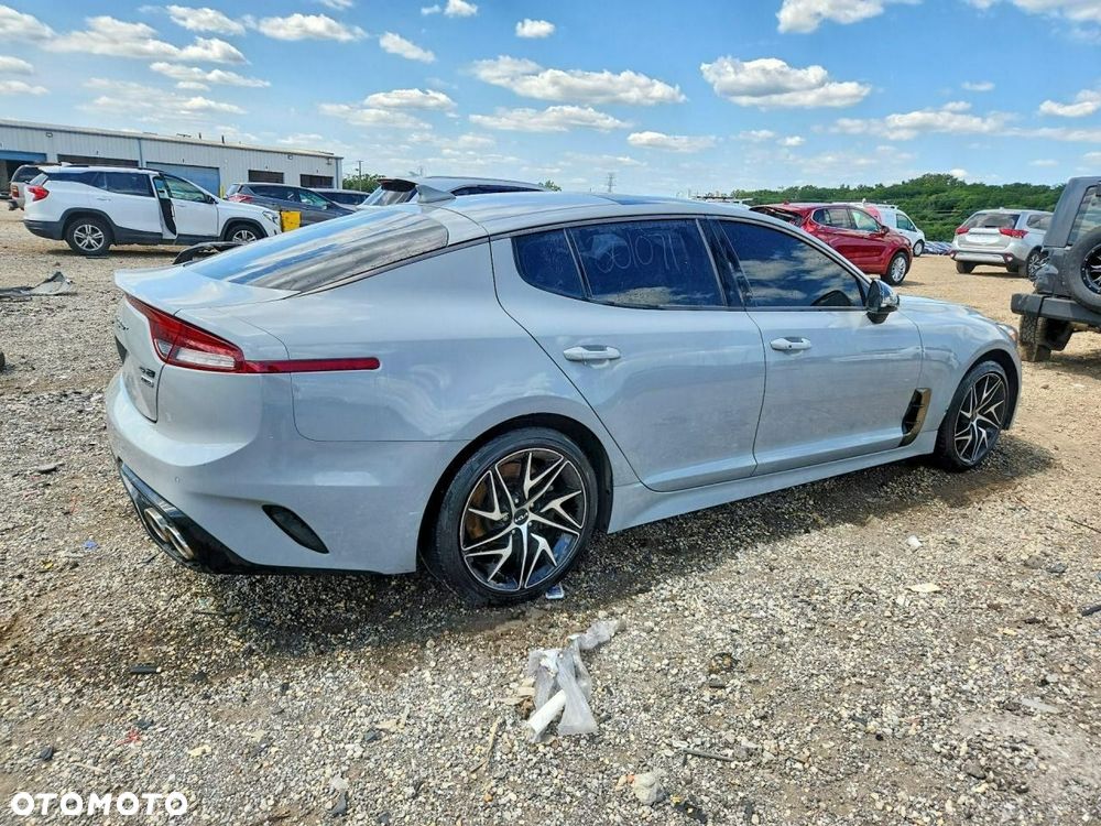Kia Stinger - 4