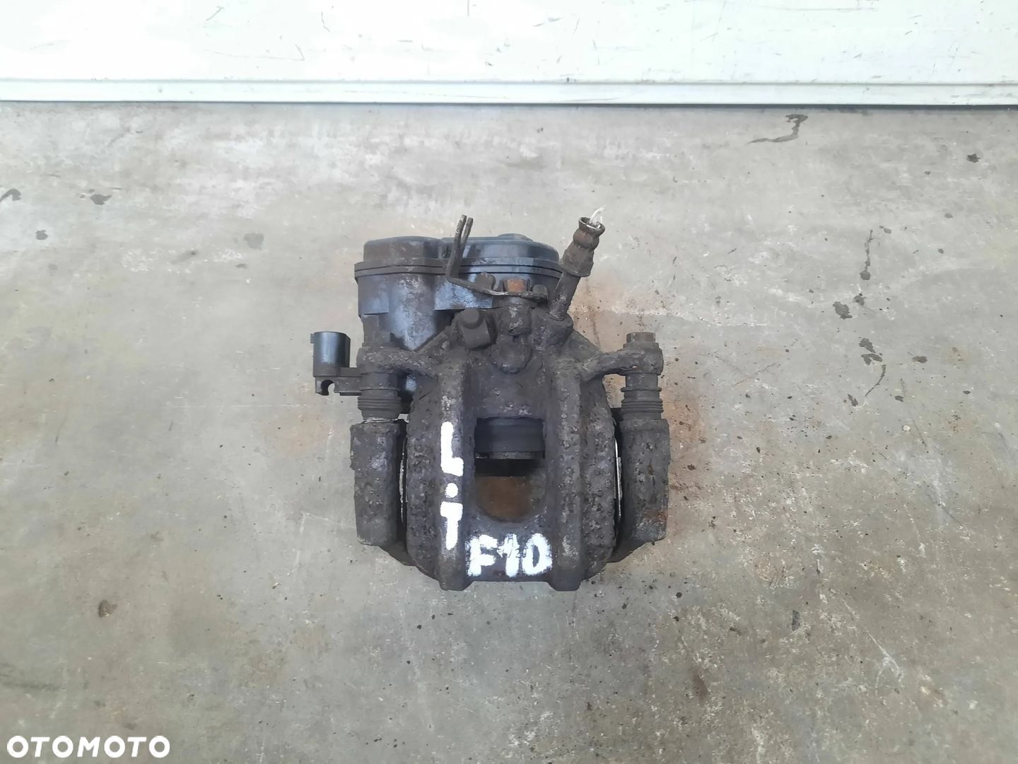 ZACISK LEWY TYŁ TYLNI LEWY BMW 5 F10 F11 520d - 1