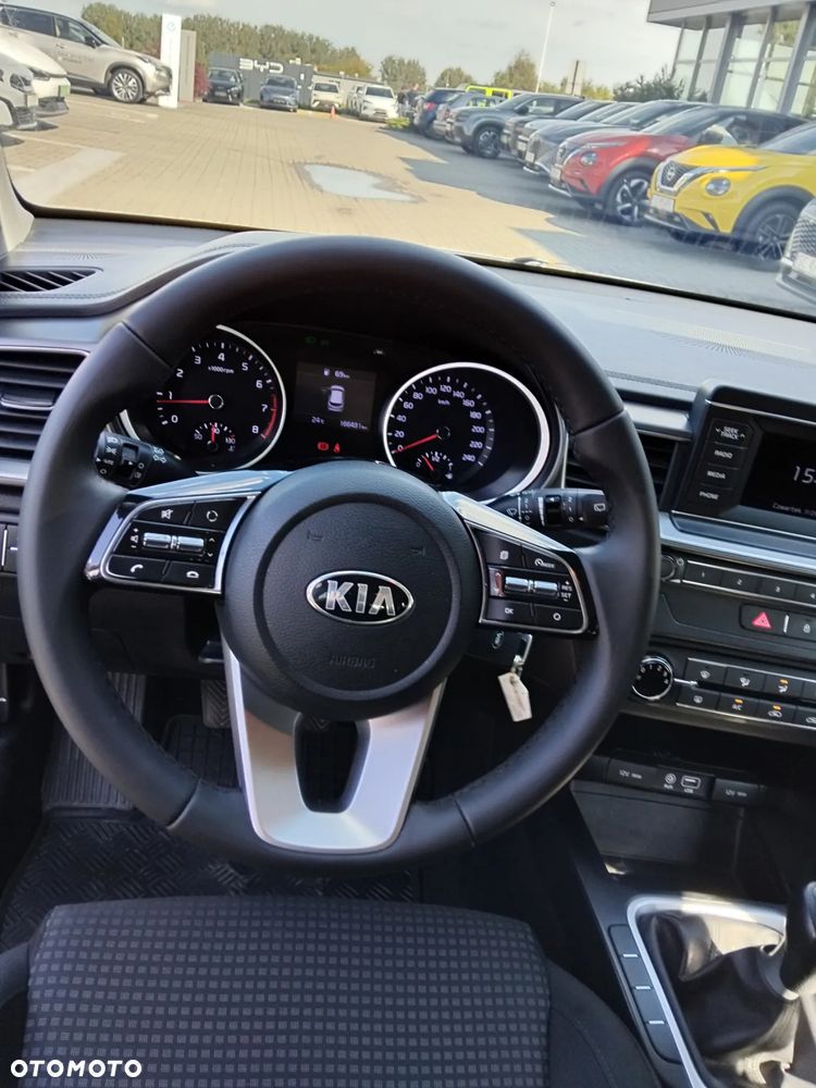 Kia Ceed - 11