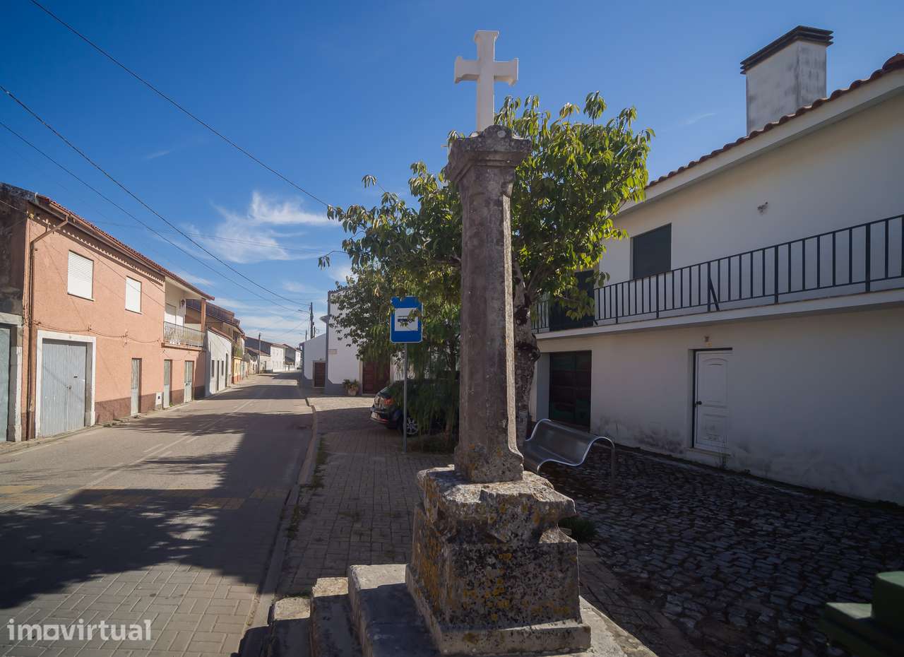 Moradia T3 com anexos e pátio, Largo de São Bento, Cadima, Cantanhede - Grande imagem: 3/42