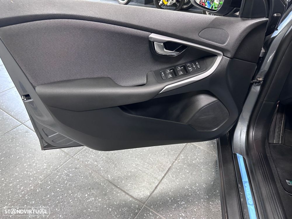 Volvo V40 Cross Country 2.0 D3 Plus - 9