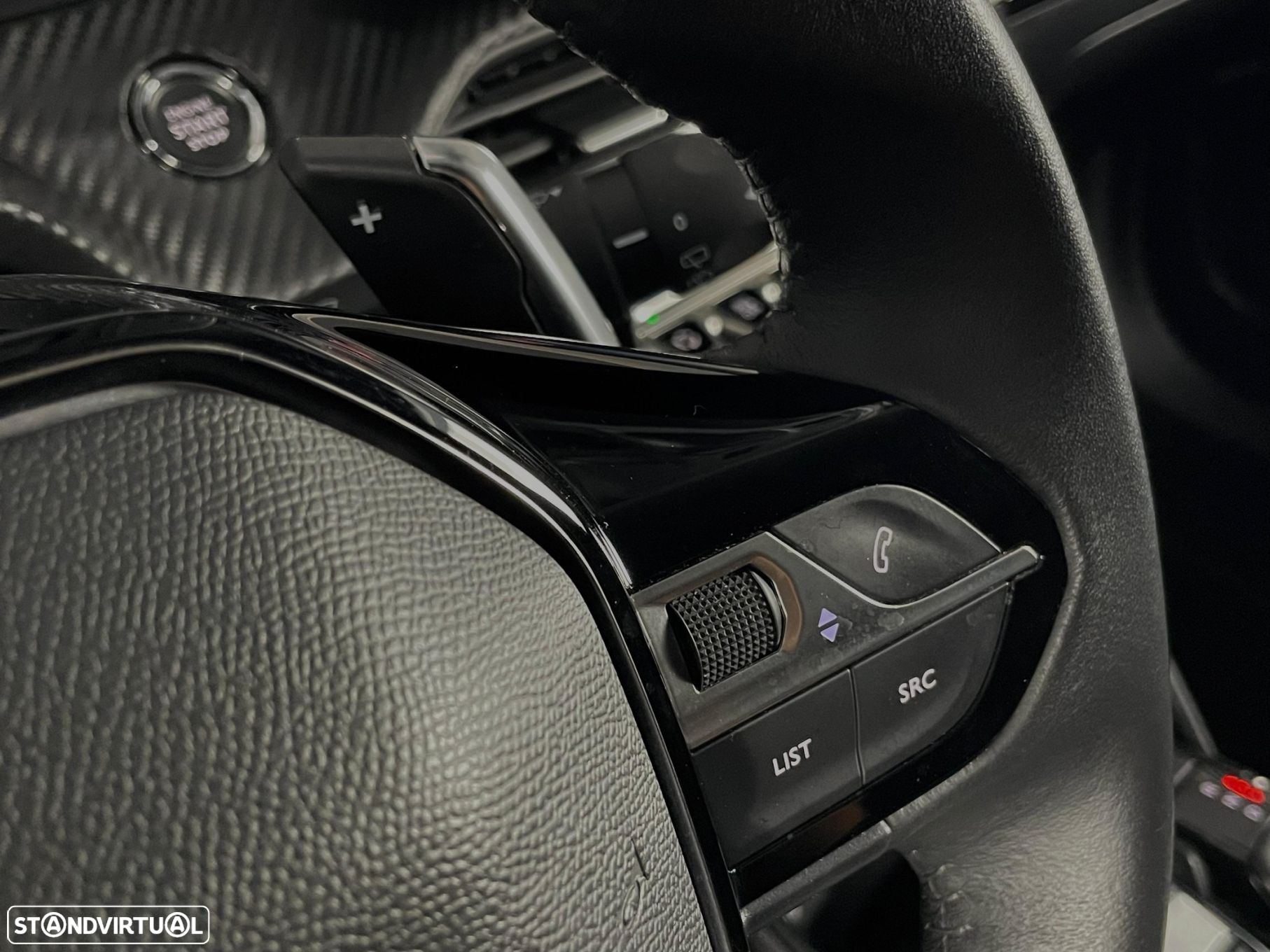 Peugeot 2008 1.2 PureTech Allure EAT8 - 11