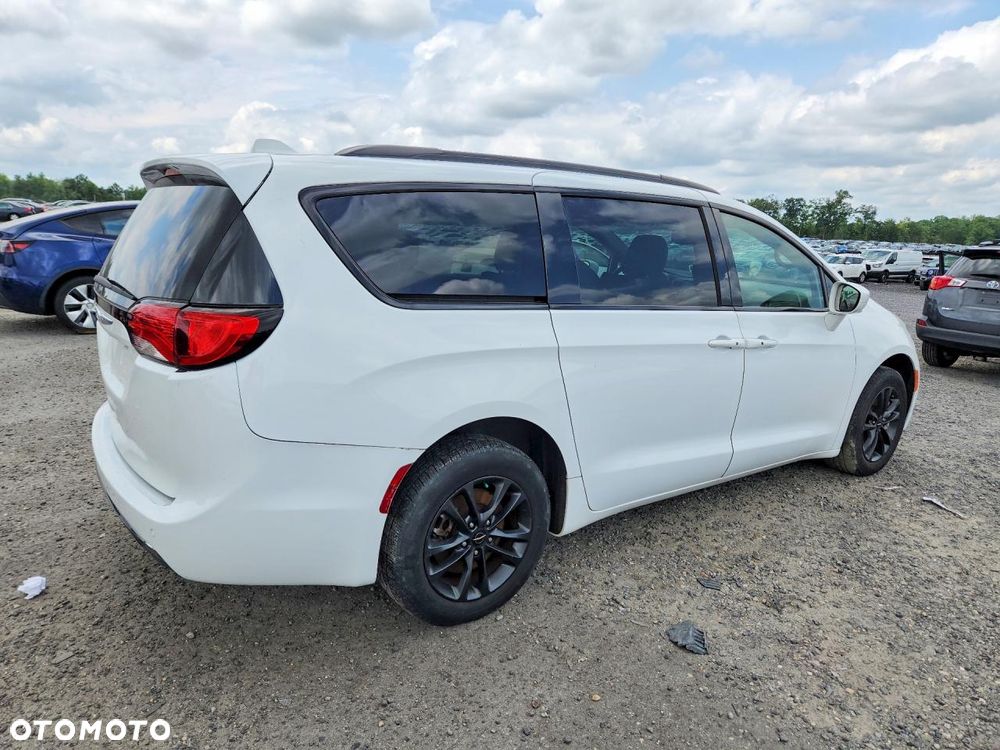 Chrysler Pacifica - 3
