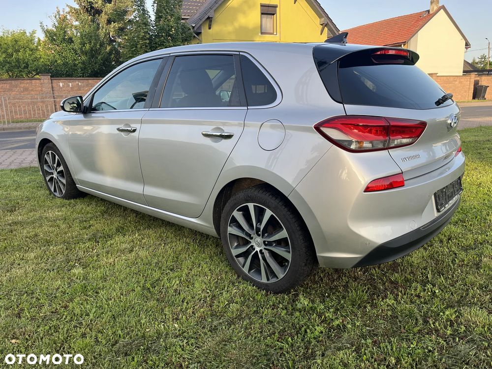 Hyundai i30 1.6 D Premiere Luxury DCT - 4