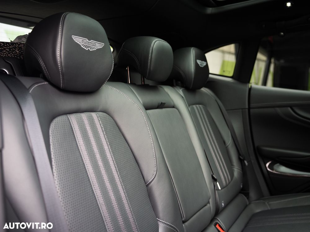 Aston Martin DBX - 32