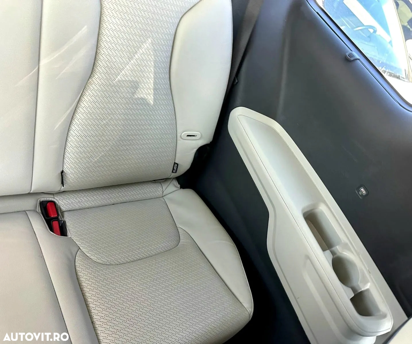 Kia Carnival - 24