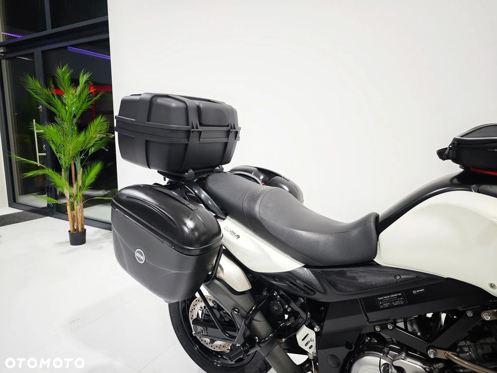 Suzuki V-STROM - 10