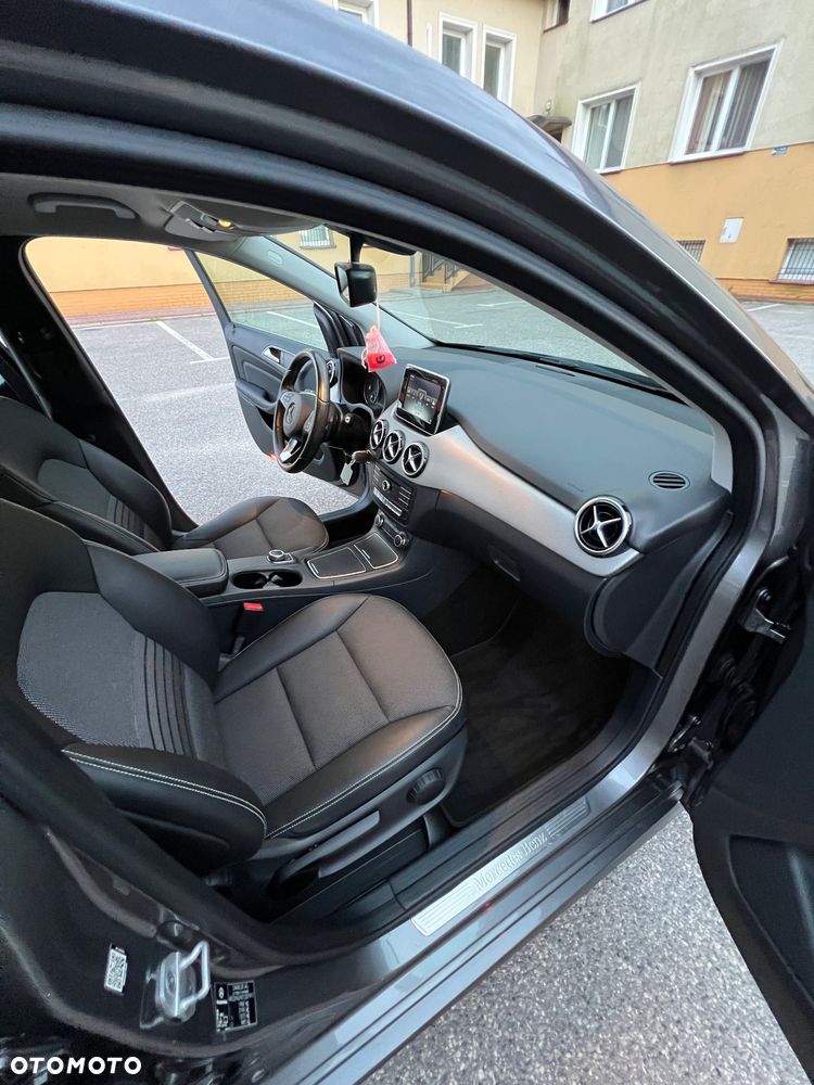 Mercedes-Benz Klasa B 180 7G-DCT Urban - 18