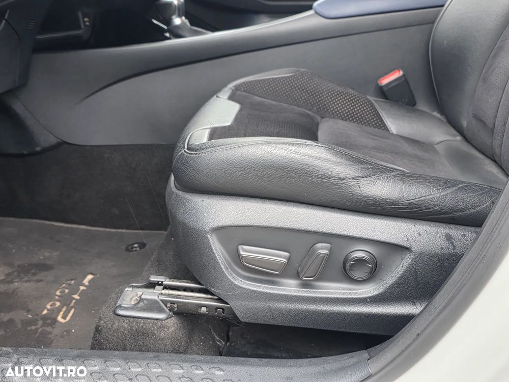 Toyota C-HR - 11