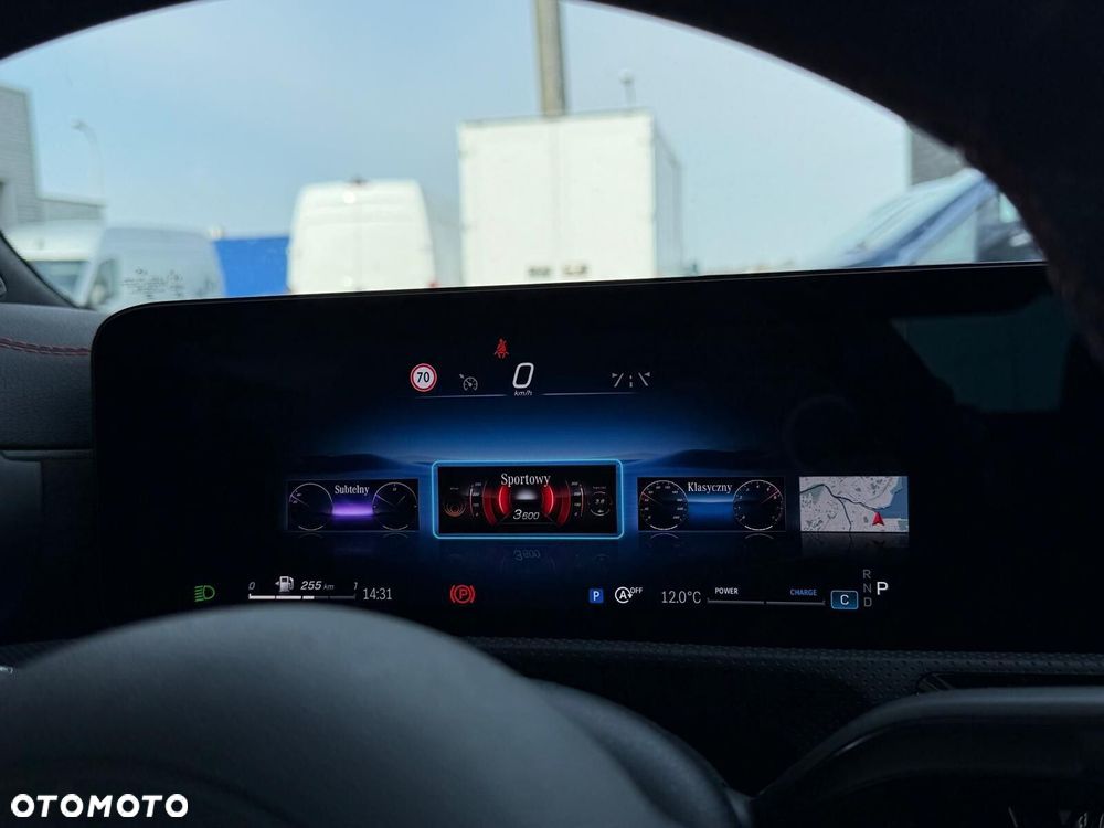 Mercedes-Benz CLA - 27