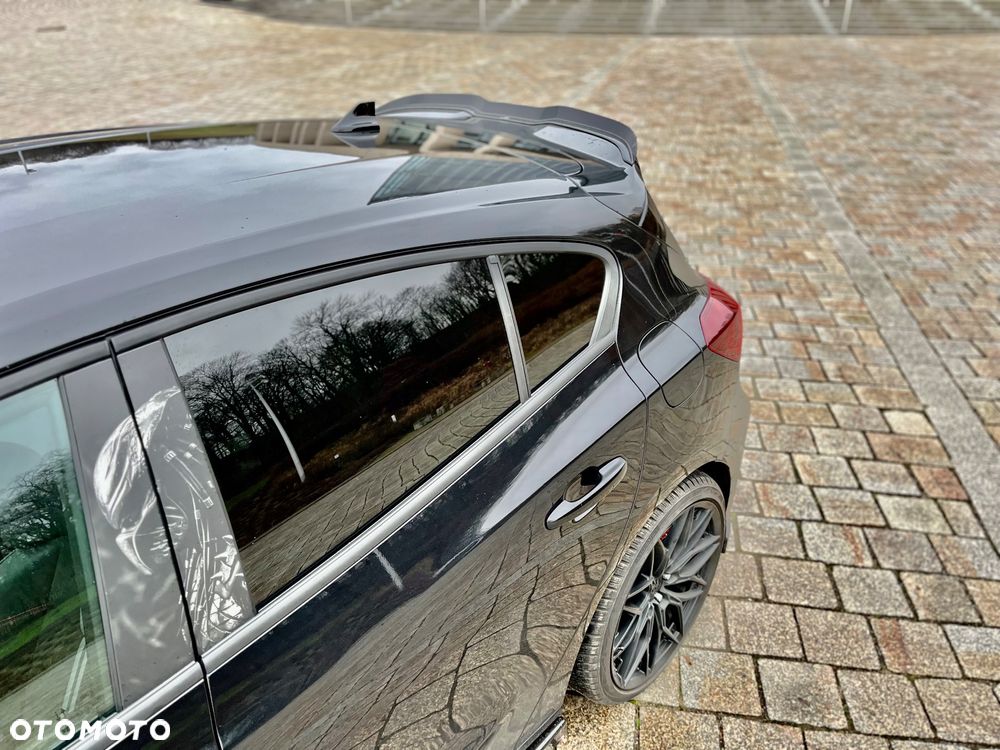 Ford Focus 2.3 EcoBoost ST X - 24