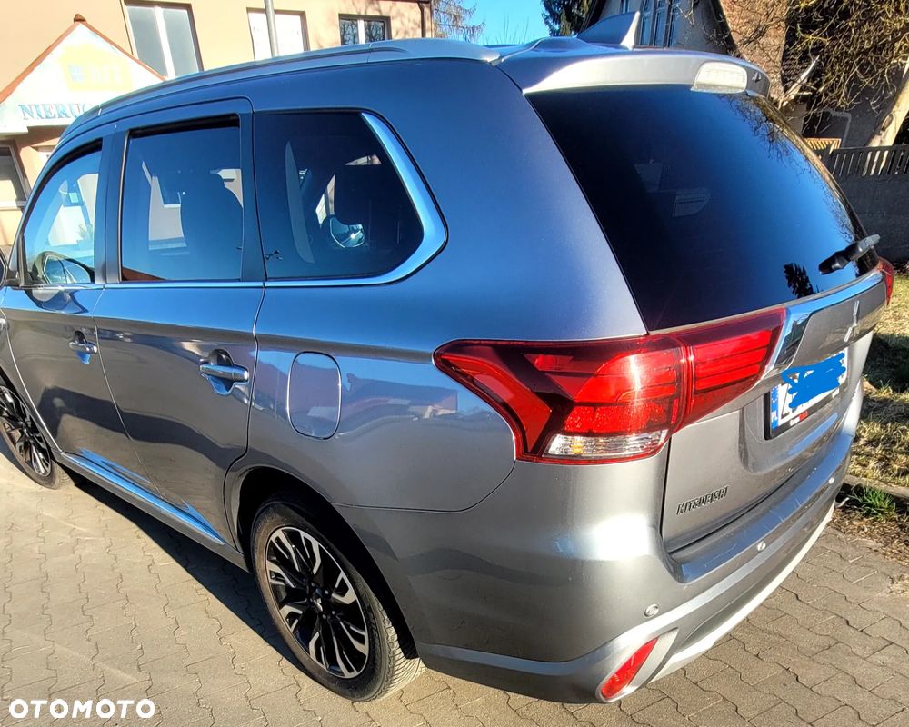 Mitsubishi Outlander - 4