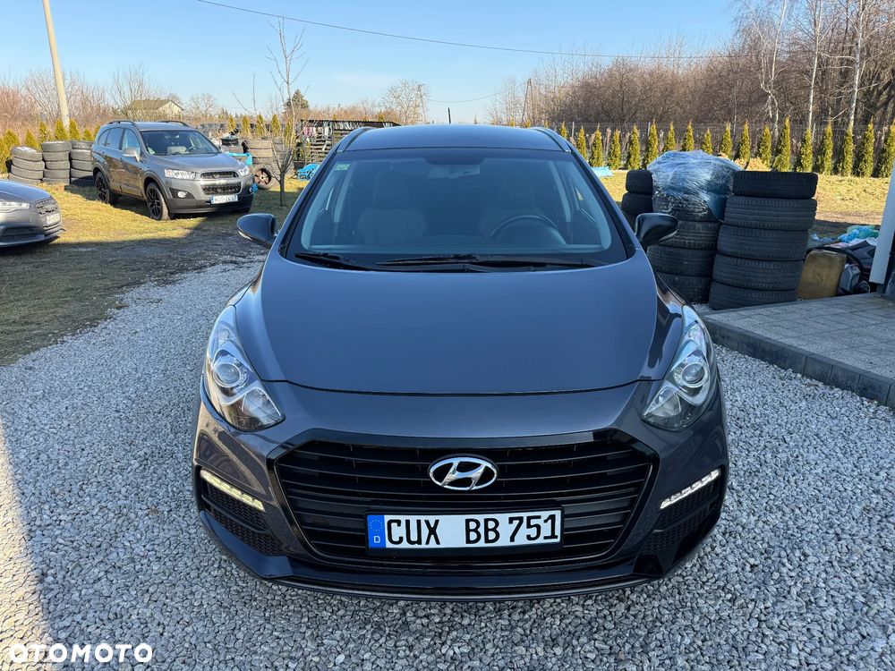 Hyundai i30 blue 1.6 CRDi Premium - 2