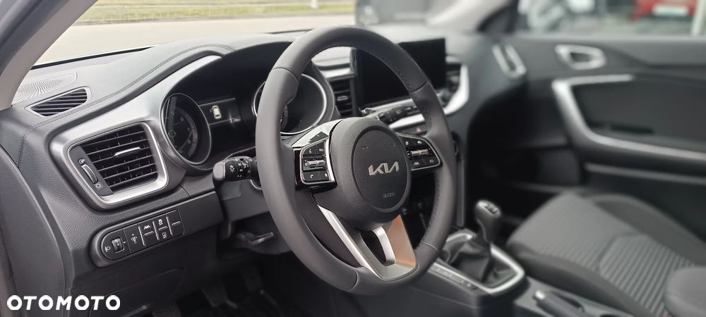 Kia Ceed 1.5 T-GDI M - 9