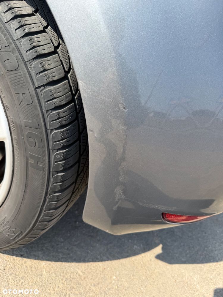 Volkswagen Golf 1.6 TDI DPF BlueMotion Technology Comfortline - 21